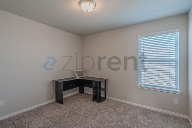 Building Photo - Unit