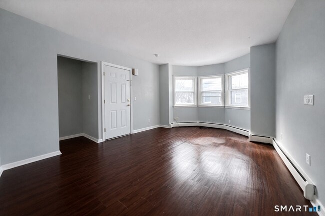 Building Photo - 230 N Main St