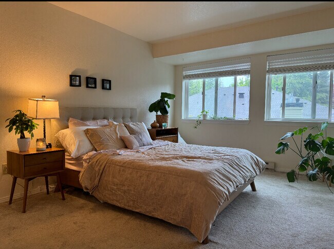 Building Photo - 5064 Foothills Dr