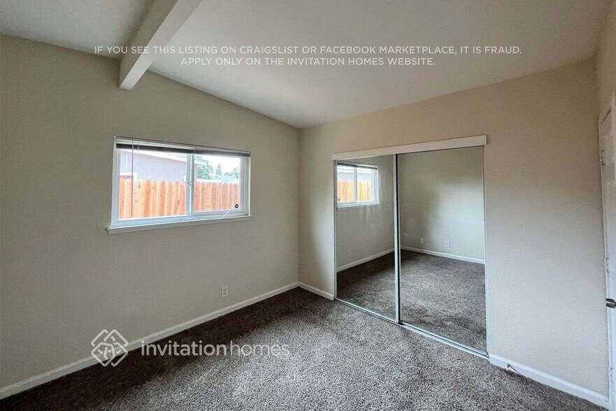 Building Photo - 3912 Moonbeam Dr