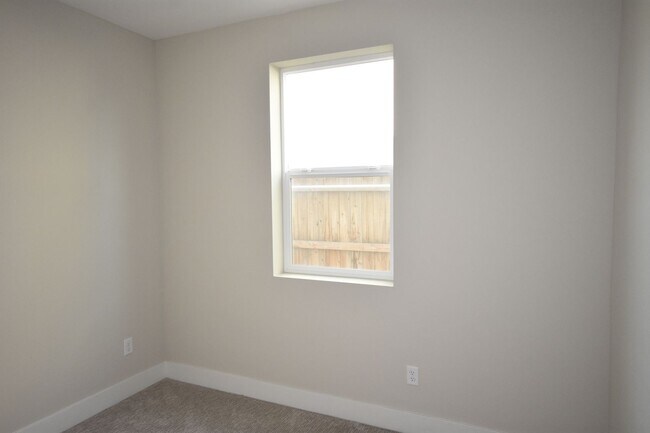 Building Photo - 140 Tortosa Ct