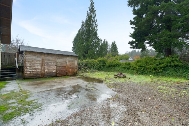 Building Photo - 744 W Marcy Ave