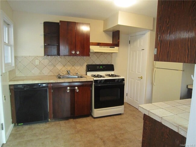 Building Photo - 53 B Ferdon Ave