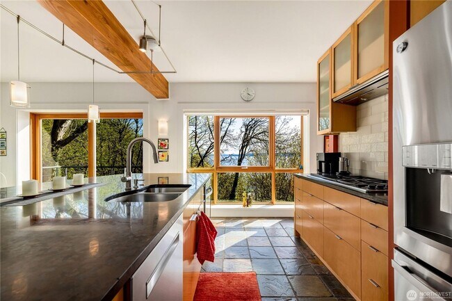 Building Photo - Architectural Seattle Masterpiece with Pan...