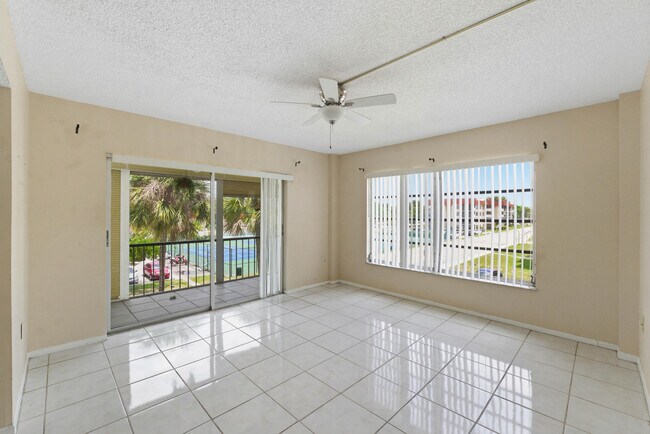 Building Photo - 4152 Inverrary Dr
