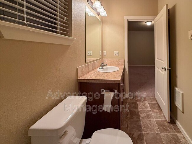 Building Photo - 519 Catron St N