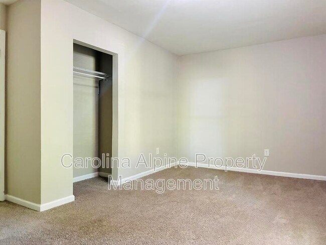 Building Photo - 1100 Spann St