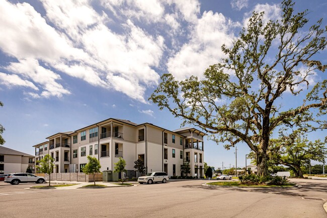 Building Photo - Coastal living right in the middle of Ocea...