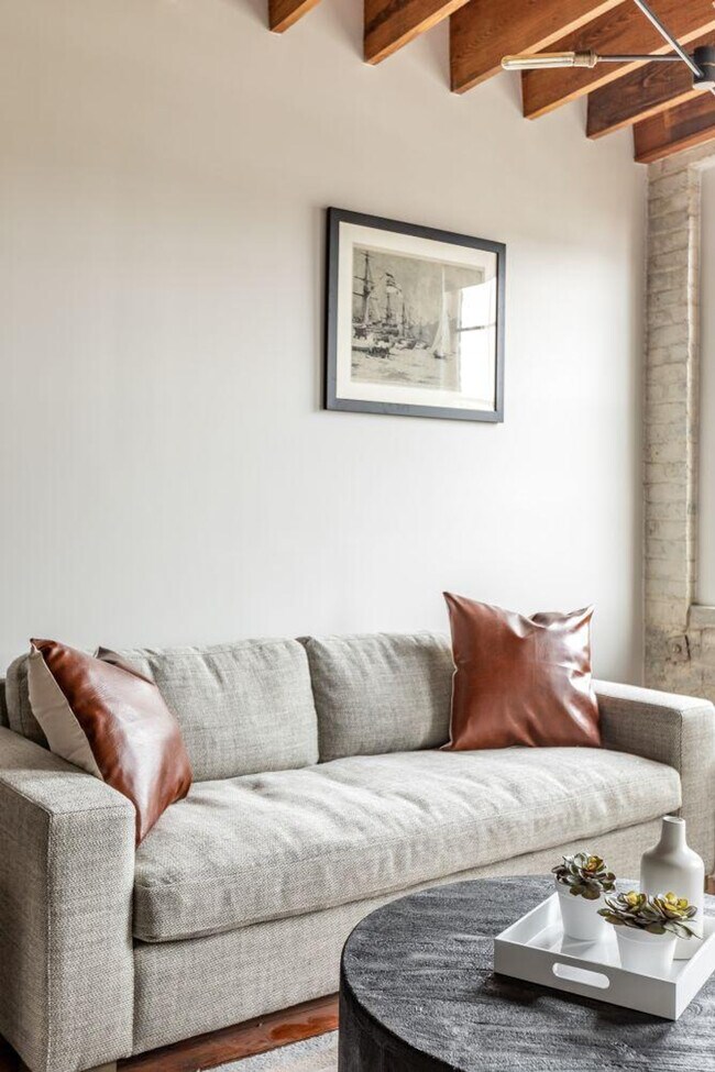 Building Photo - 315 Girod St