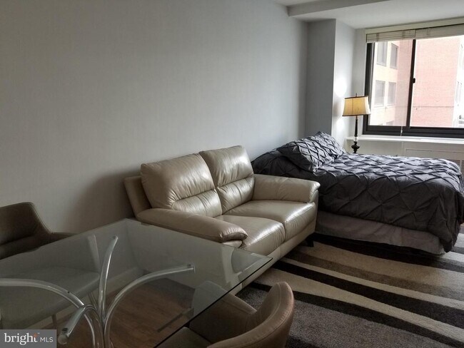 Building Photo - 1021 Arlington Blvd