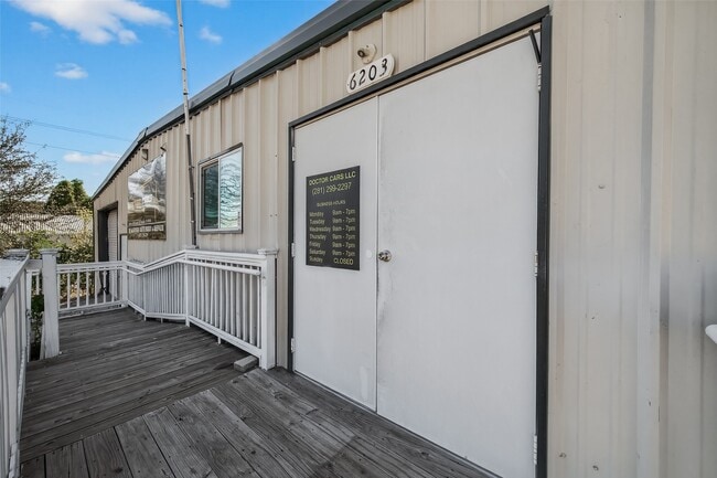 Building Photo - 6203 Gessner Rd