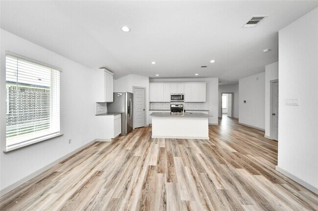Building Photo - 14734 Sweetwater Dr