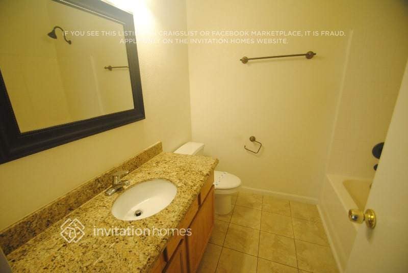 Building Photo - 1314 S Tacoma