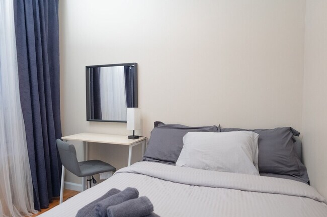 Building Photo - 230 W 113th St