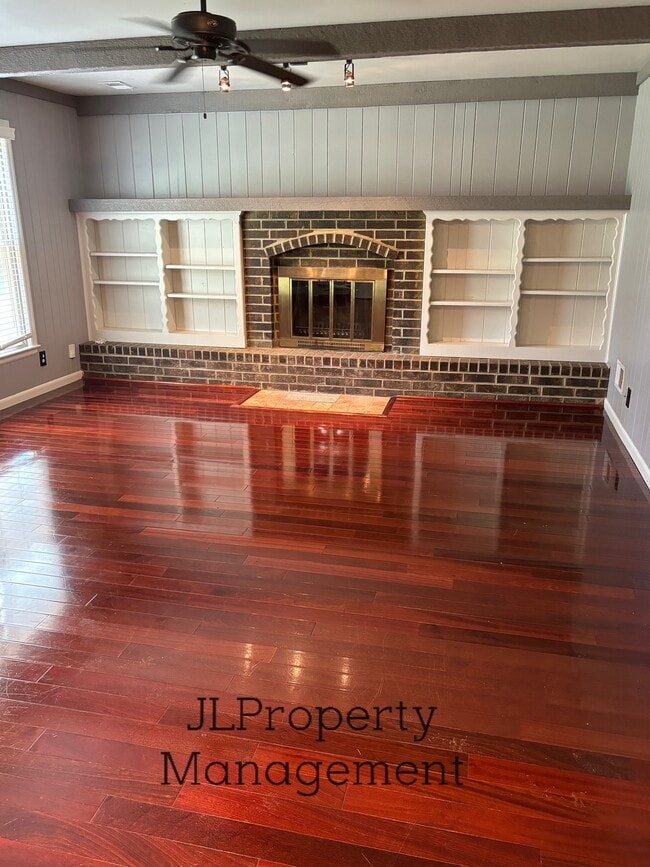 Building Photo - 10001 Century Ln