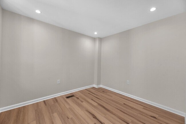 Building Photo - 121 N Patterson Park Ave