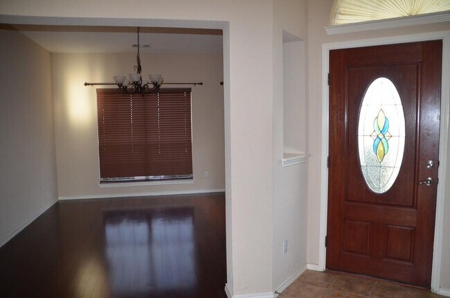 Building Photo - 11201 Dodge Cattle Dr