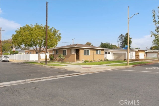 Building Photo - 303 E Mayfair Ave