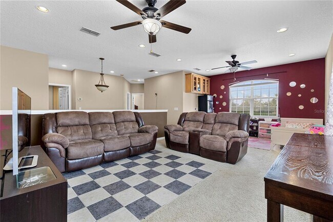 Building Photo - 1352 Oakcrest Ct