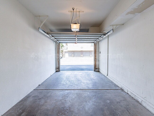 Building Photo - 1266 N 85th Pl