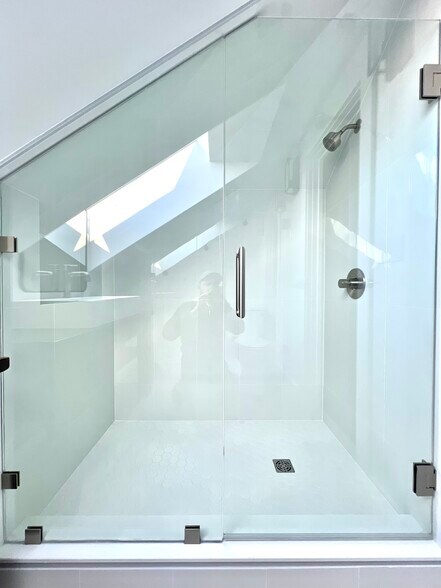 Loft shower - 24 Ash St N