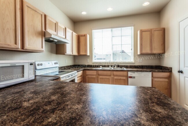 Building Photo - 318 Cherryridge Dr