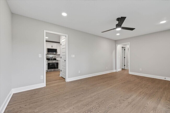 Building Photo - 221 Clearview Dr