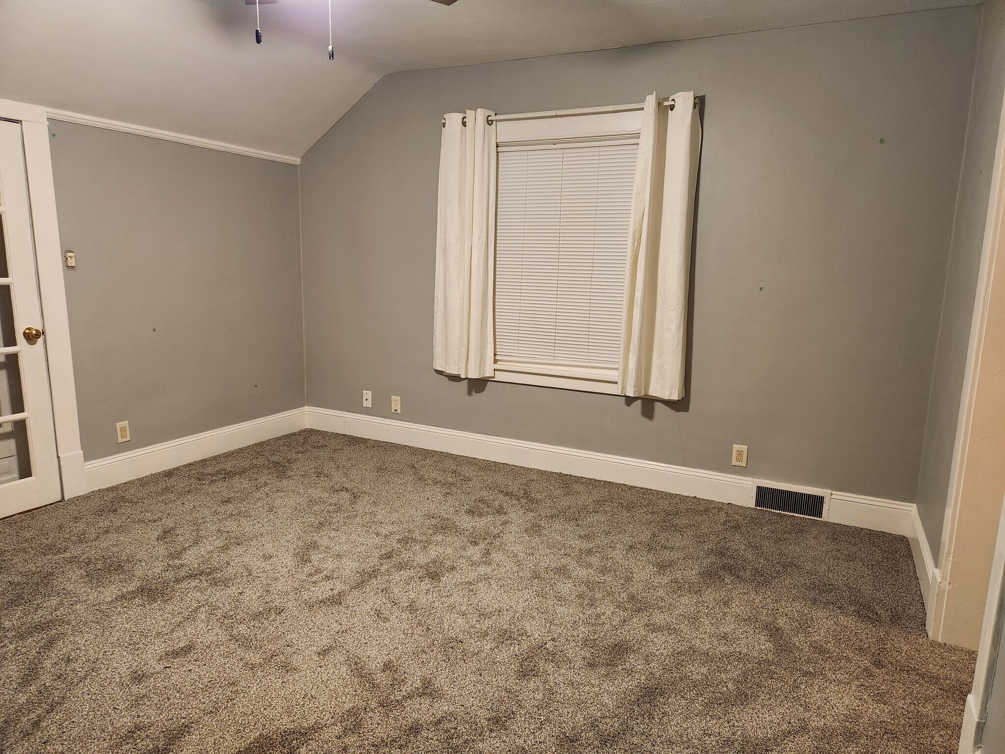 Building Photo - 614 Isabella St