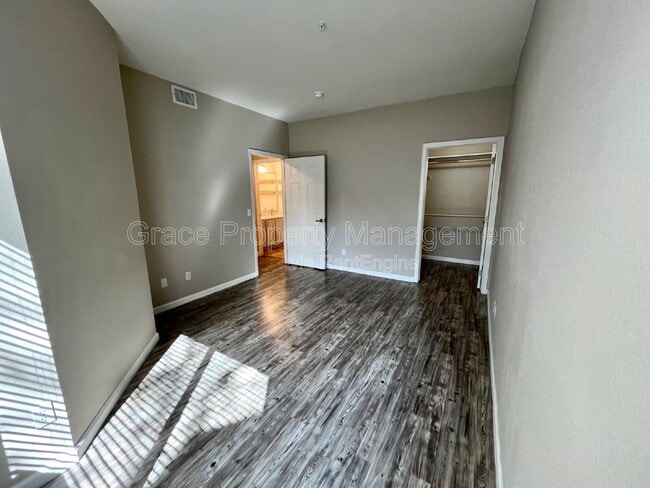 Building Photo - 8707 E Florida Ave