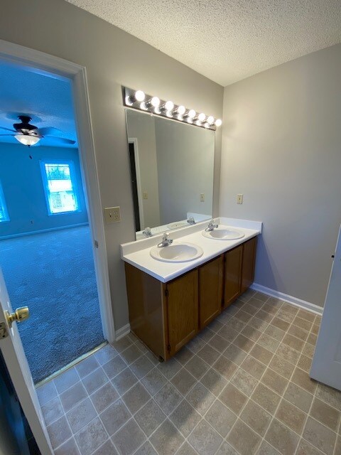 Building Photo - 7 Woodlea Ridge Ct