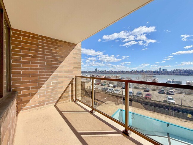 Building Photo - 9060 PALISADE Ave