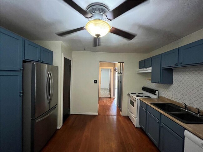 Building Photo - 312 N 6th St