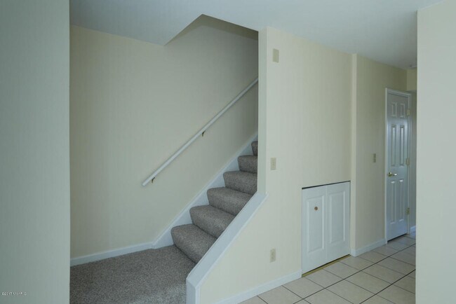 Building Photo - 3520 Kenbrooke Ct