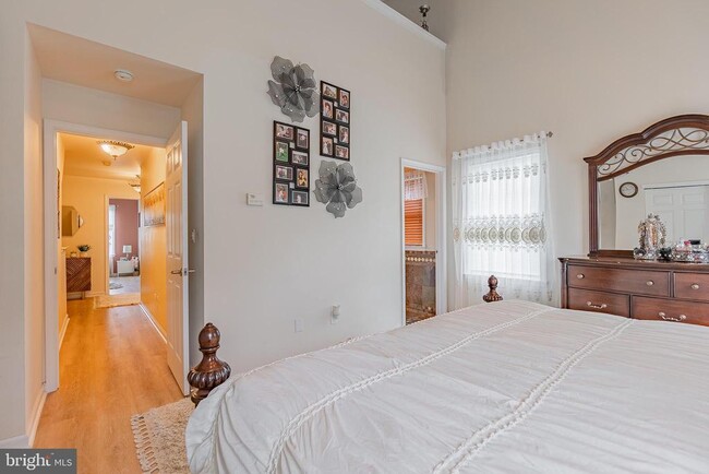 Building Photo - 321 Fountain St