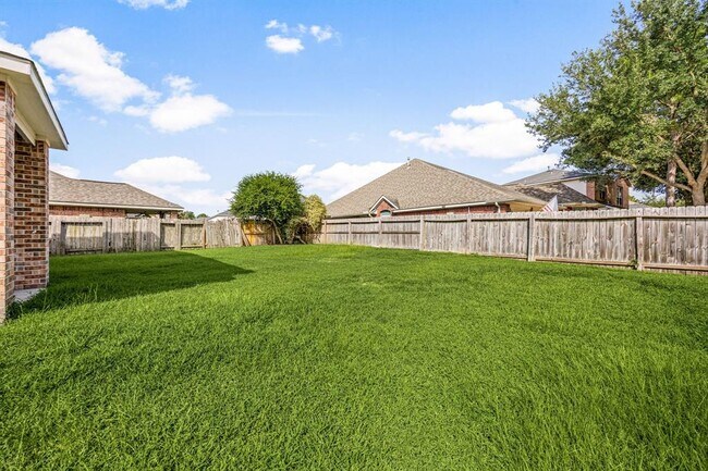 Building Photo - 10427 Lyndon Meadows Dr