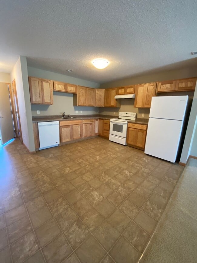Building Photo - 2 Bedroom Townhome