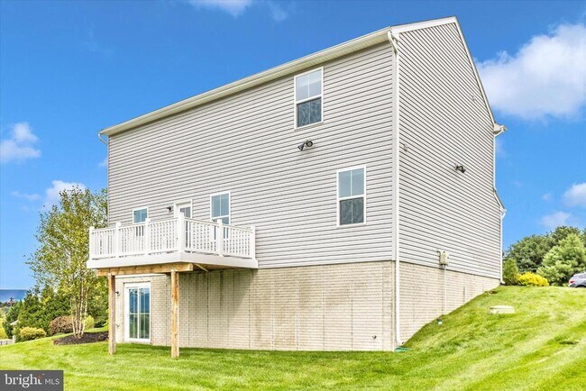 Building Photo - 38 Diopside Dr