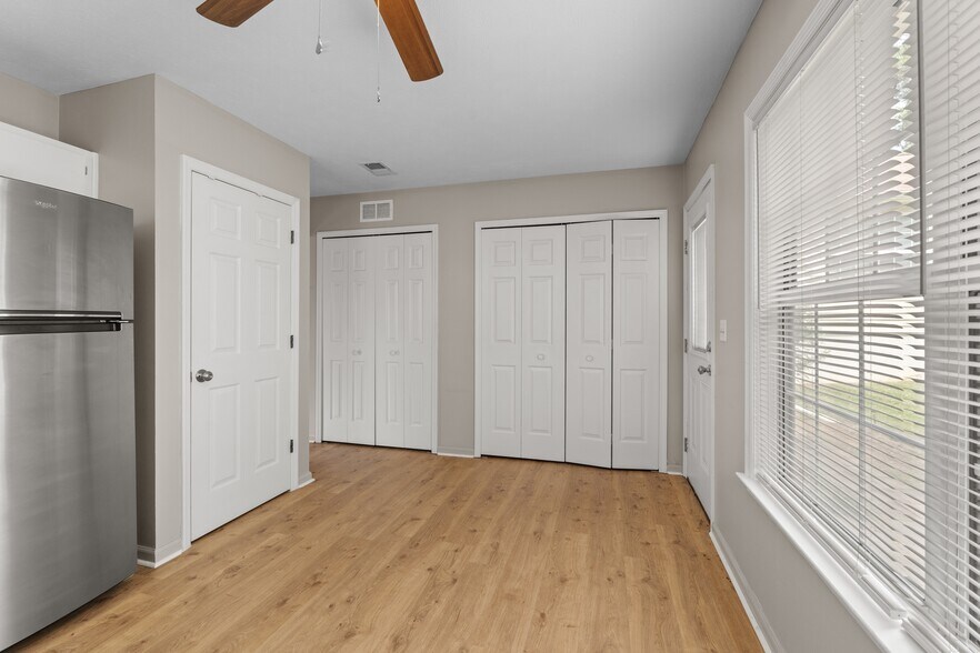 Building Photo - 2822 Airwood Dr