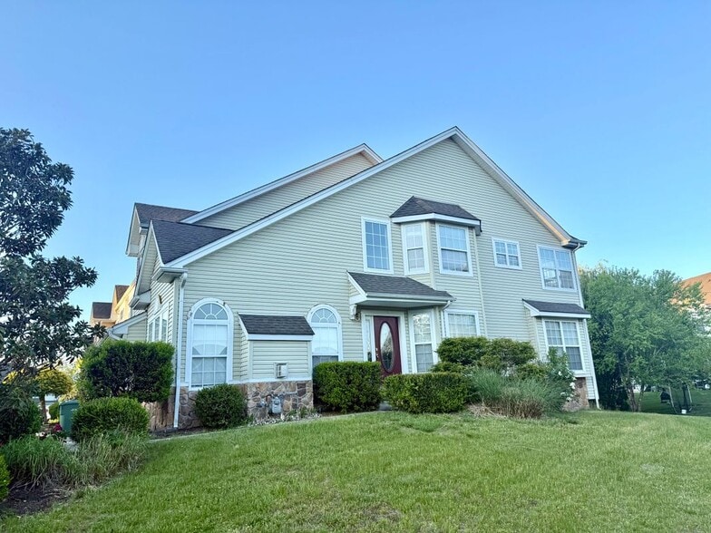 Building Photo - 214 Westbrook Dr