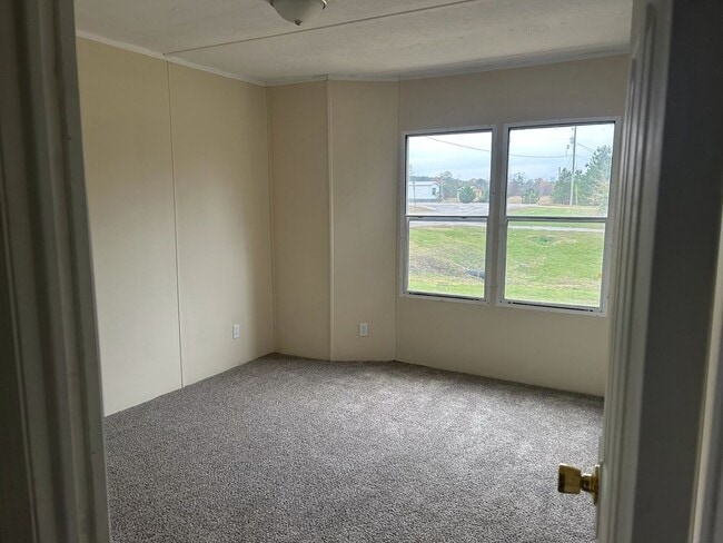 Building Photo - 2 BDR / 1 BA Newly remodeled