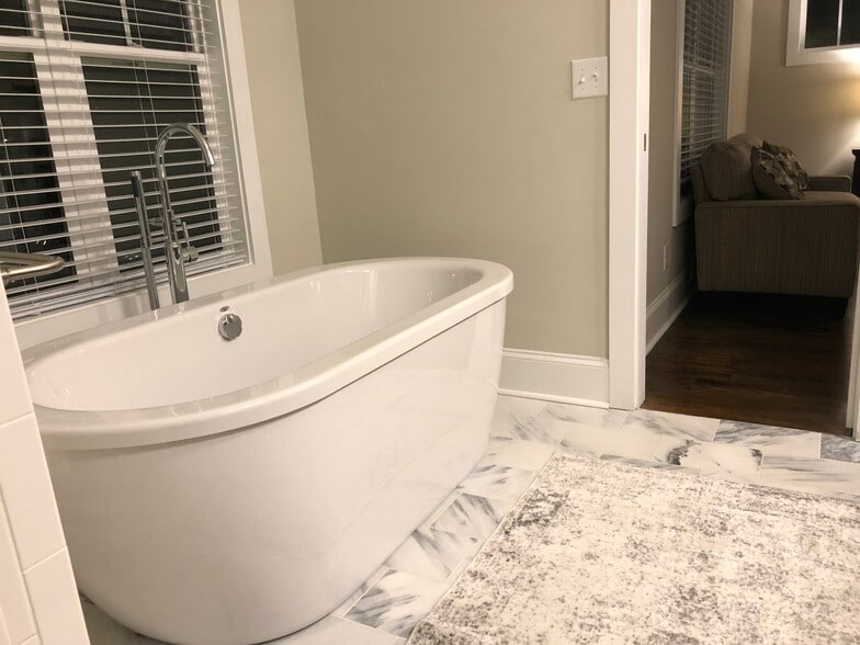 Building Photo - 1011 Everett Pl