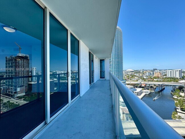 Building Photo - 185 SW 7th St