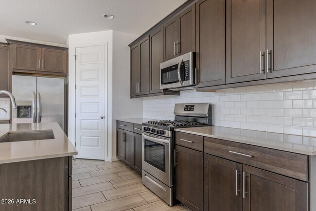 Building Photo - 9115 W Glenrosa Ave