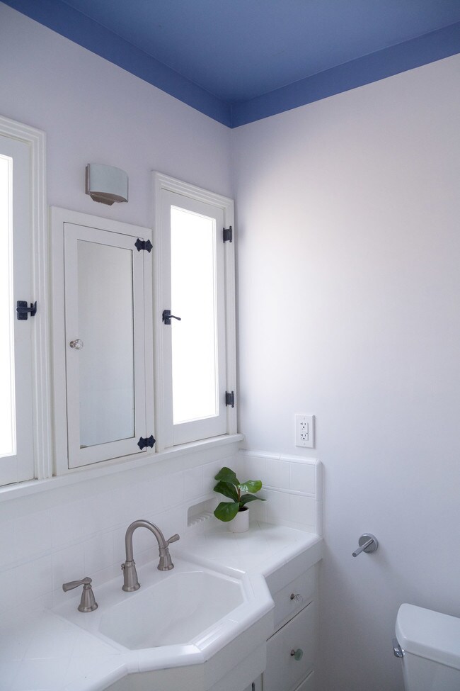 Bathroom - 3625 Edenhurst Ave
