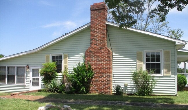 Building Photo - 1040 Hugo Dr