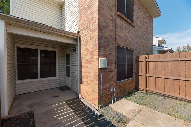 Building Photo - 708 Woodbend Dr