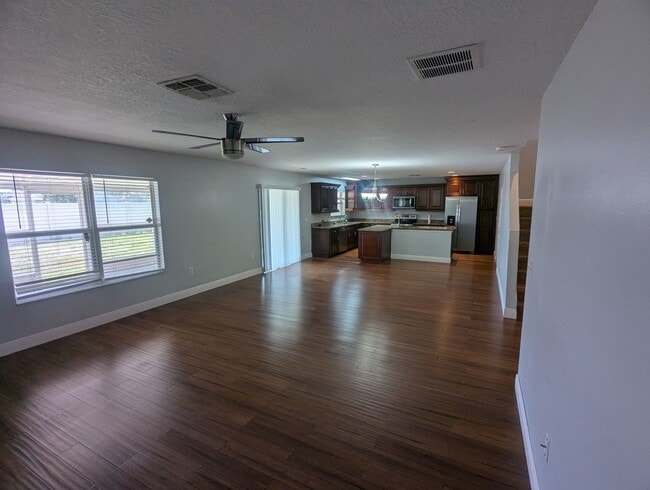 Building Photo - For Rent: Spacious, Open Floor Plan, 4 Bedroom House, Mount Dora Florida.