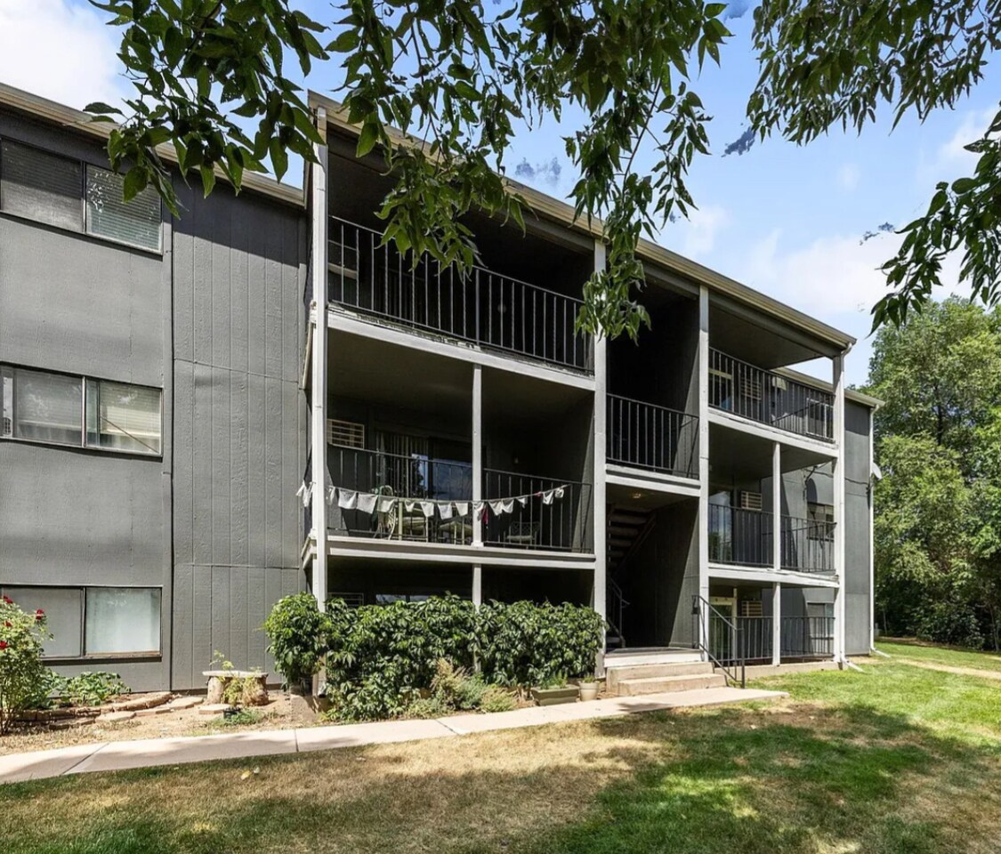Building Photo - 1684 Riverside Ave