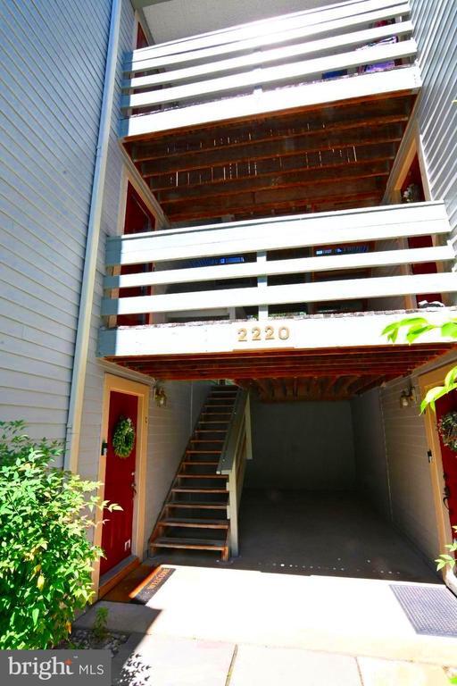 Building Photo - 2220 Springwood Dr