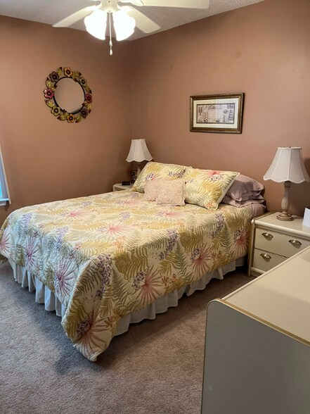 Building Photo - 2226 Huntingdon Dr